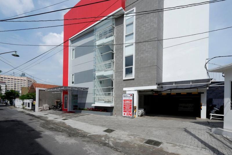 Reddoorz Plus Near Ciputra Mall Simpang Lima Semarang Extérieur photo